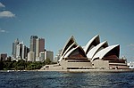 New South Wales    -    Torsdag d. 8 februar\n\nOperahus og skyline set fra havnen.