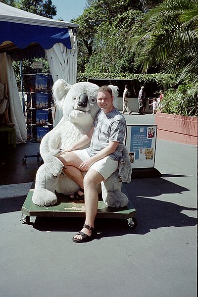 New South Wales    -    Torsdag d. 8 februar\n\nS mdte Carsten ENDELIG den frste koala i Australien. Vi krte med en slags skilift op til den flotte zoologiske have - Taronga Zoo