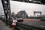 New South Wales    -    Lrdag d. 10 februar\n\nP vej over Sydney Harbour Bridge. Selvom det er grvejr er temperaturen alligevel > 20 grader.