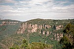 New South Wales    -    Tirsdag d. 13 februar\n\nUdsigt fra Echo Point, hvor man kan se jernbanen vi lige havde vret med i baggrunden.