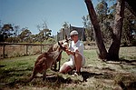 South Australia    -    Fredag d. 16 februar\n\nDe her kunne slet ikke vente med at blive hndfodret - s den ene stak hele hovedet ned i posen og legede tagselvbord.