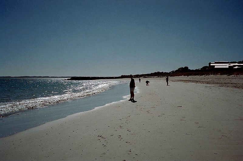 South Australia    -    Lrdag d. 17 februar\n\nCarsten p en meget flot strand i Robe.