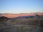 Death Valley- Udsigt fra Zabriskie point, ved solopgang