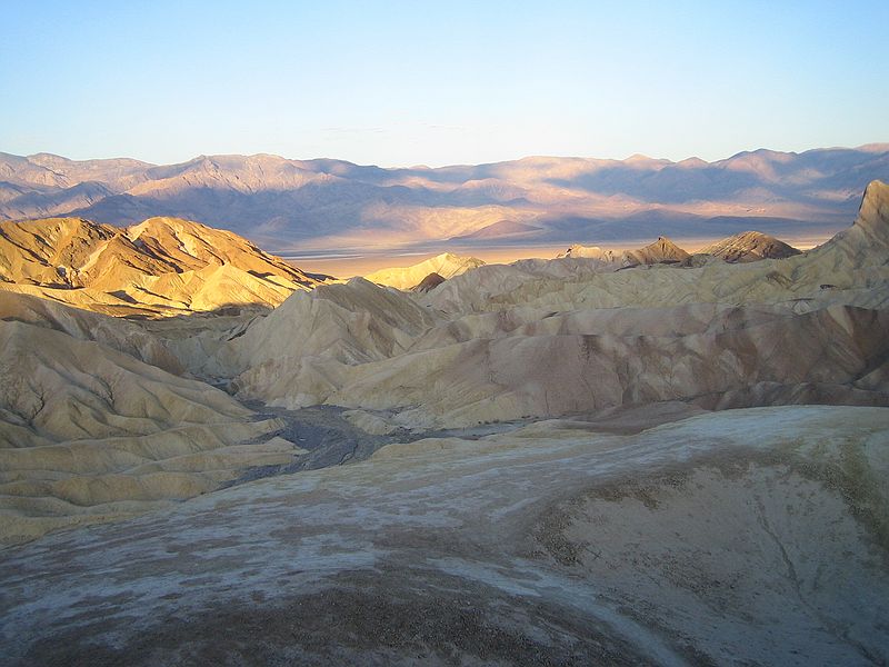 Death Valley- Udsigt fra Zabriskie point, ved solopgang