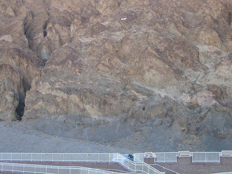 Death Valley, badwater Basin, bemrk skiltet med Sea Level oppe p bjerget